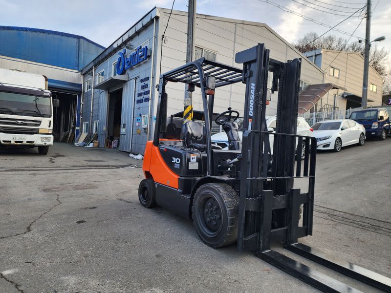 한효진님의 장터 판매 상품 [두산 PRO5 3톤 디젤 중고지게차 ] 첨부 사진