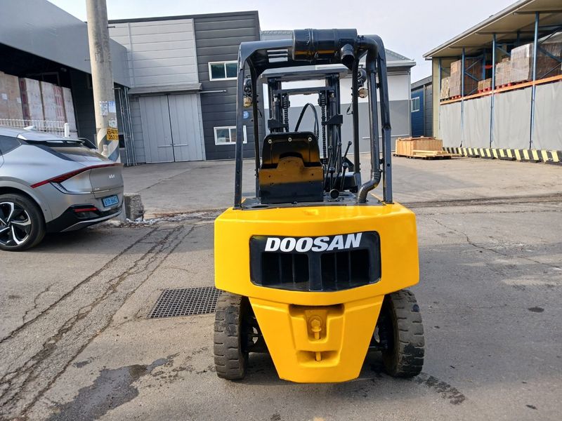 한효진님의 장터 판매 상품 [저렴한 중고지게차 두산 2.5톤 흰지드] 첨부 사진