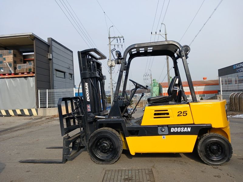 한효진님의 장터 판매 상품 [저렴한 중고지게차 두산 2.5톤 흰지드] 첨부 사진