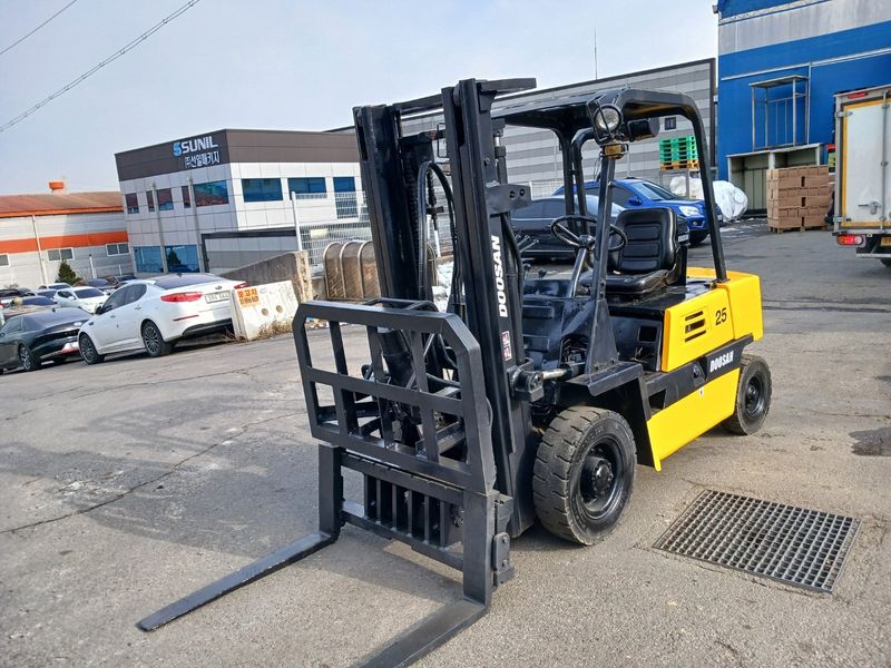 한효진님의 장터 판매 상품 [저렴한 중고지게차 두산 2.5톤 흰지드] 첨부 사진