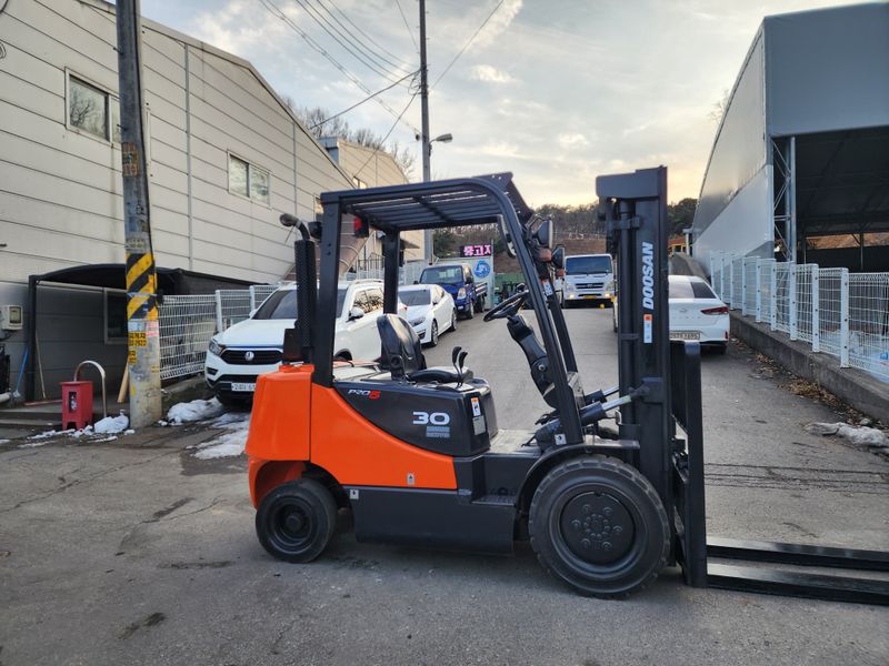 한효진님의 장터 판매 상품 [두산 PRO5 3톤 디젤 중고지게차 ] 첨부 사진