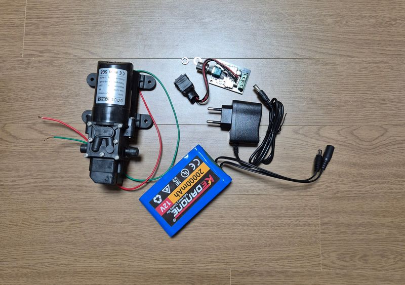 감21092님의 장터 판매 상품 [DC모터펌푸.모터속도콘트롤러.배터리.충전기.] 첨부 사진