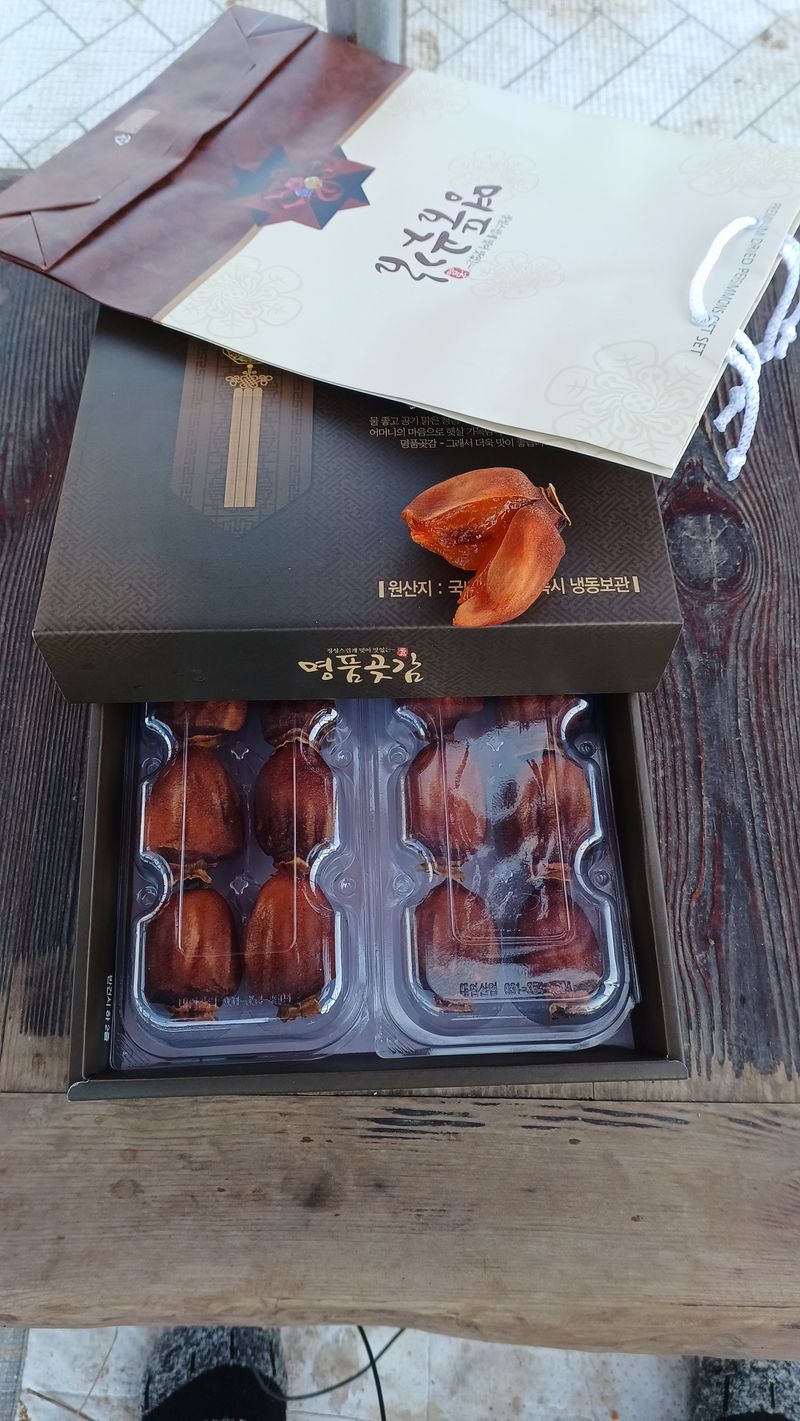 산골촌부님의 장터 판매 상품 [천운산골 자연건조 대봉곶감 8개] 첨부 사진