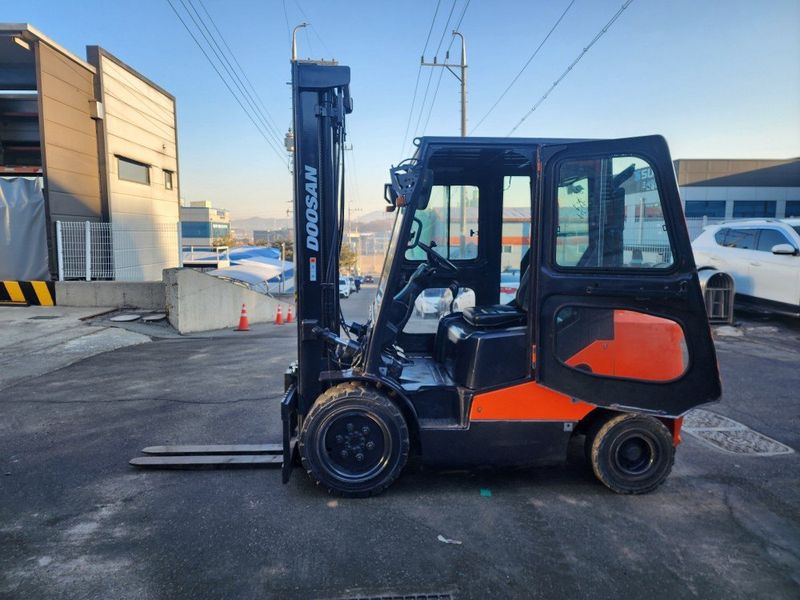 한효진님의 장터 판매 상품 [두산 3톤 캐빈 디젤 중고지게차 ] 첨부 사진