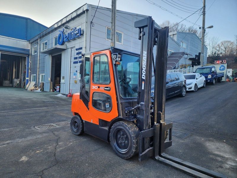 한효진님의 장터 판매 상품 [두산 3톤 캐빈 디젤 중고지게차 ] 첨부 사진