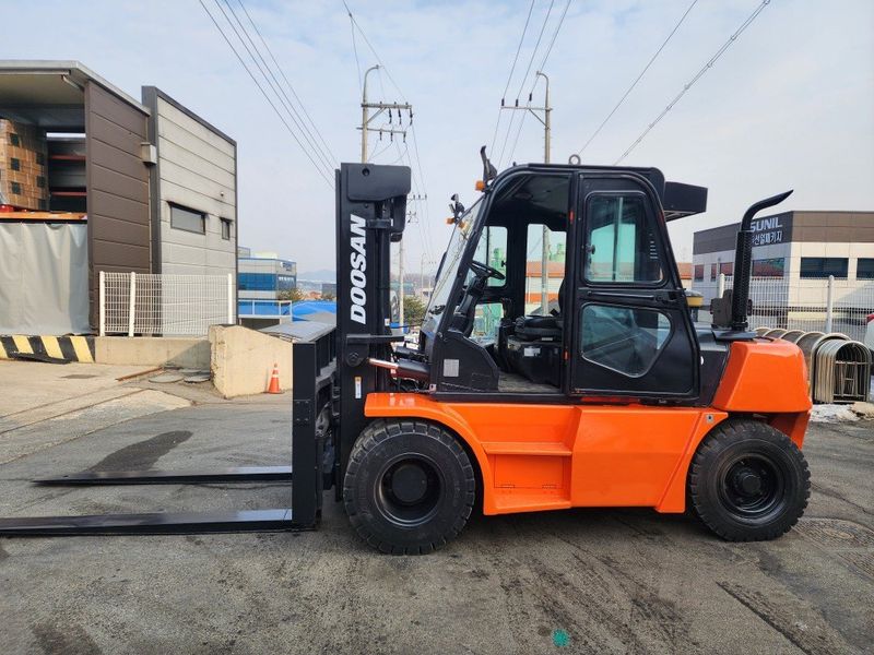 한효진님의 장터 판매 상품 [두산 5톤 자동발 캐빈 디젤 중고지게차 ] 첨부 사진