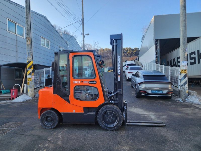 한효진님의 장터 판매 상품 [두산 3톤 캐빈 디젤 중고지게차 ] 첨부 사진