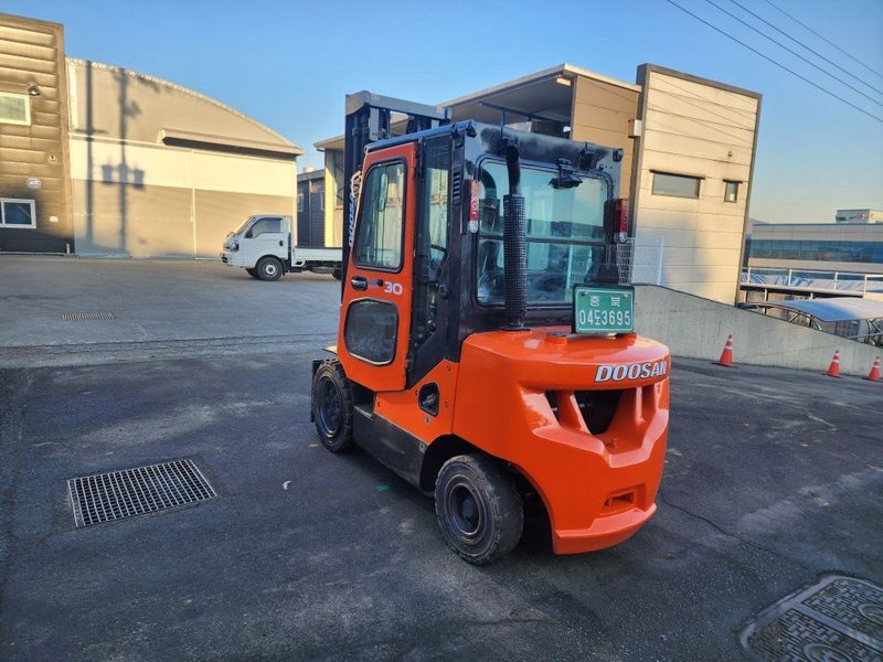 한효진님의 장터 판매 상품 [두산 3톤 캐빈 디젤 중고지게차 ] 첨부 사진