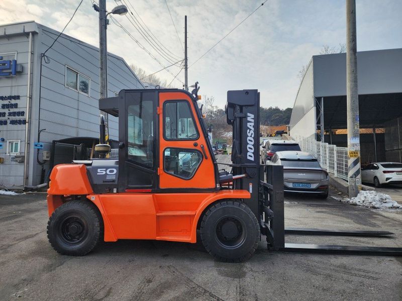 한효진님의 장터 판매 상품 [두산 5톤 자동발 캐빈 디젤 중고지게차 ] 첨부 사진