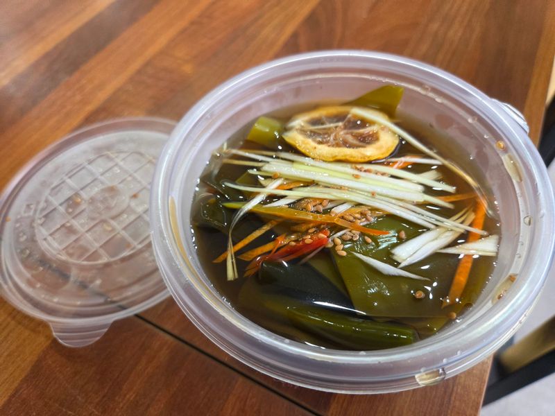 김진국님의 장터 판매 상품 [전남완도 25년 햇원초 생 다시마 1kg,다시마장아찌(500g),톳장아찌(500g)] 첨부 사진