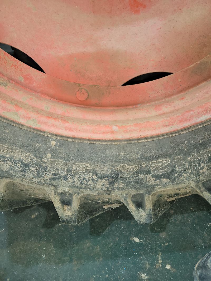 권석민님의 장터 판매 상품 [대동70마력소폭타이어12.4ㅡ38] 첨부 사진