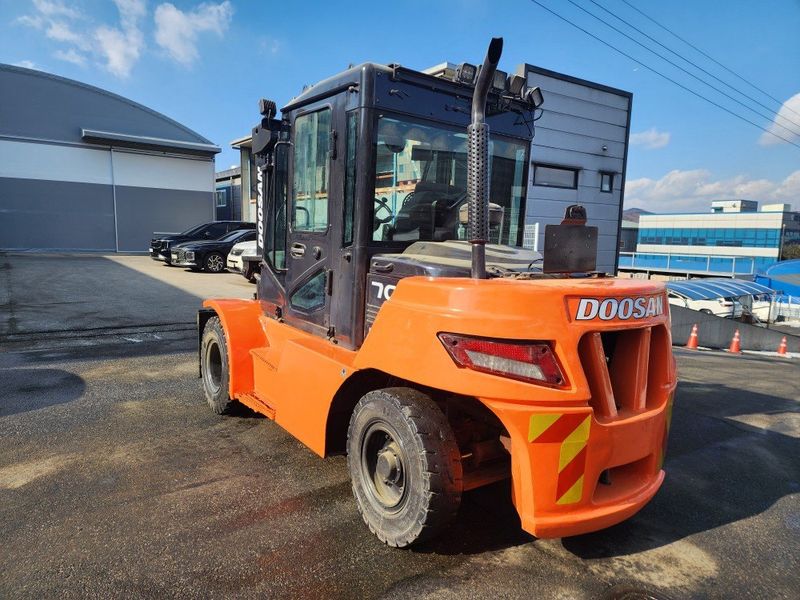 한효진님의 장터 판매 상품 [두산 7톤 자동발 디젤 중고지게차 ] 첨부 사진