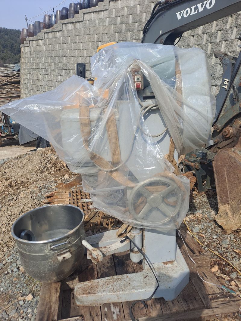 두릅나무16130님의 장터 판매 상품 [빵  까배기등등 밀가루반죽기팝니다] 첨부 사진