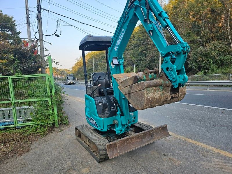 장터 상품 [코벨코 1.7톤미니굴삭기] 썸네일