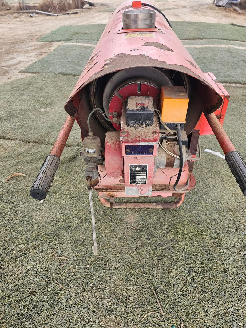 최도윤(중고농기계)님의 장터 판매 상품 [농업용 난방기를 판매합니다 ] 첨부 사진