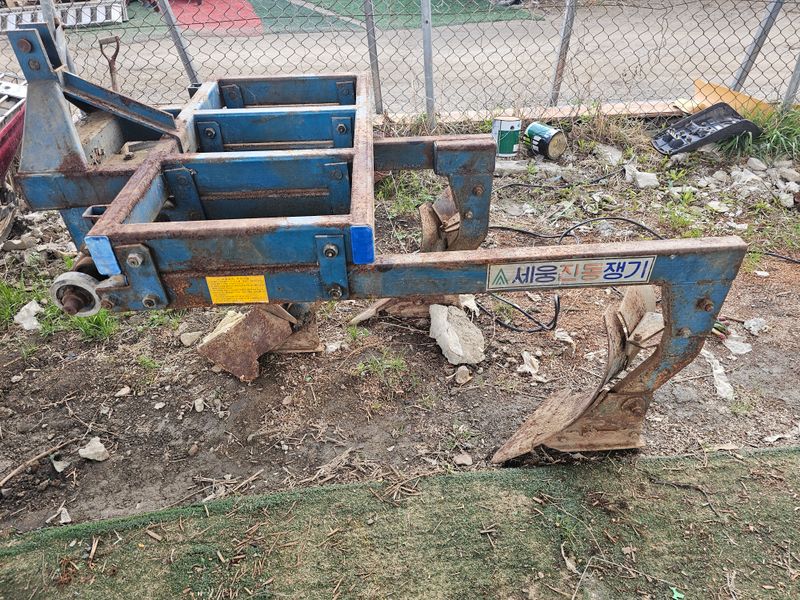최도윤(중고농기계)님의 장터 판매 상품 [세웅 4련 진동평쟁기 판매합니다. ] 첨부 사진