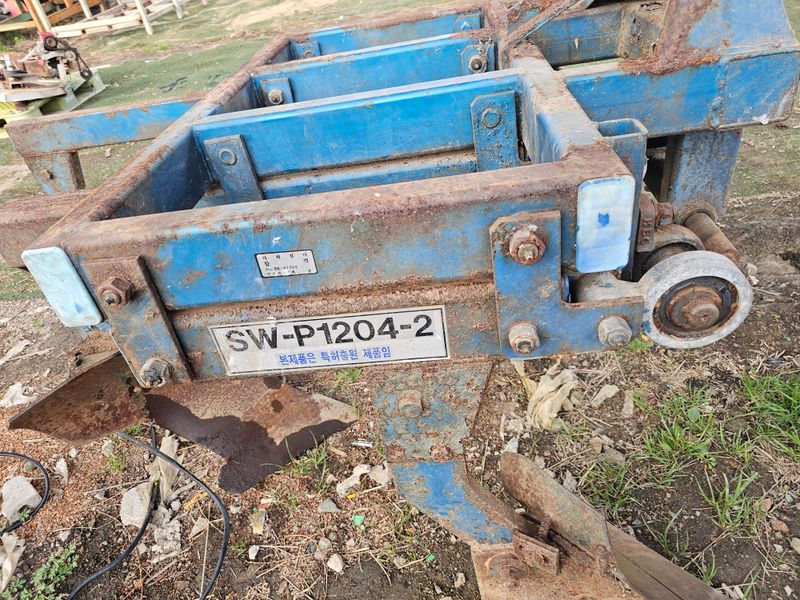 최도윤(중고농기계)님의 장터 판매 상품 [세웅 4련 진동평쟁기 판매합니다. ] 첨부 사진