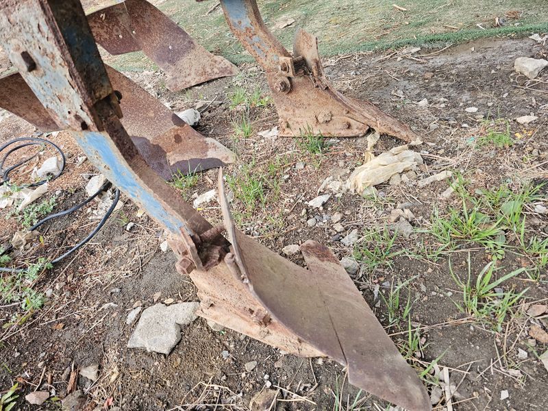 최도윤(중고농기계)님의 장터 판매 상품 [세웅 4련 진동평쟁기 판매합니다. ] 첨부 사진