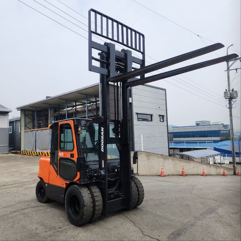 한효진님의 장터 판매 상품 [두산 4.5톤 중고지게차 판매합니다] 첨부 사진