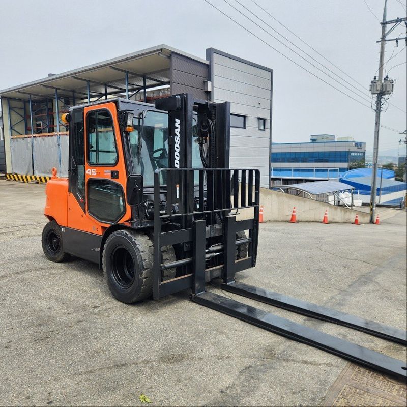 한효진님의 장터 판매 상품 [두산 4.5톤 중고지게차 판매합니다] 첨부 사진