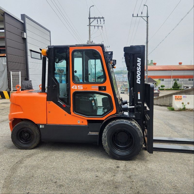 한효진님의 장터 판매 상품 [두산 4.5톤 중고지게차 판매합니다] 첨부 사진