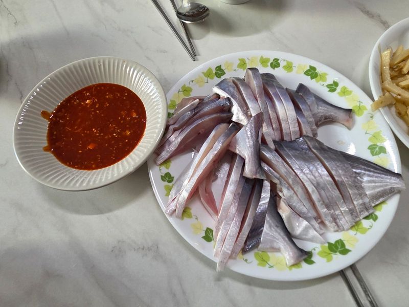 장터 상품 [완도 자연산 병어회 세꼬시 손질후 500g 병치 덕자병어회] 썸네일