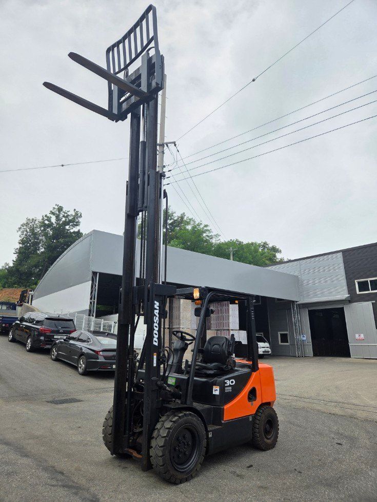 한효진님의 장터 판매 상품 [두산 3톤 3단 자동발 디젤지게차] 첨부 사진
