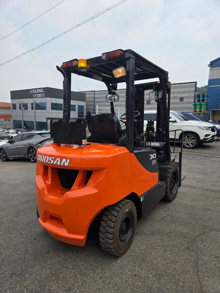 한효진님의 장터 판매 상품 [두산 3톤 3단 자동발 디젤지게차] 첨부 사진