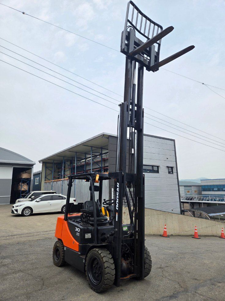 한효진님의 장터 판매 상품 [두산 3톤 3단 자동발 디젤지게차] 첨부 사진