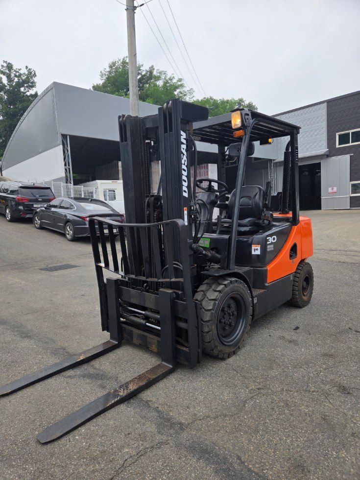 한효진님의 장터 판매 상품 [두산 3톤 3단 자동발 디젤지게차] 첨부 사진