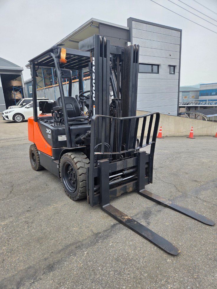 한효진님의 장터 판매 상품 [두산 3톤 3단 자동발 디젤지게차] 첨부 사진