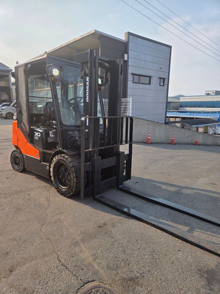 한효진님의 장터 판매 상품 [두산 3톤 디젤 중고지게차 ] 첨부 사진