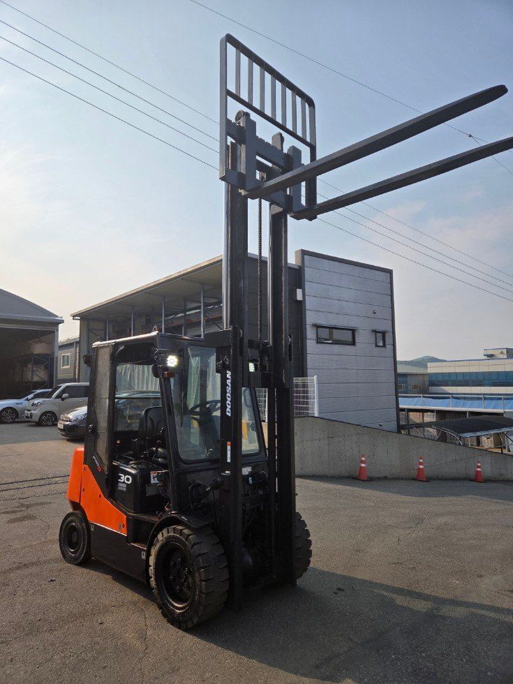 한효진님의 장터 판매 상품 [두산 3톤 디젤 중고지게차 ] 첨부 사진