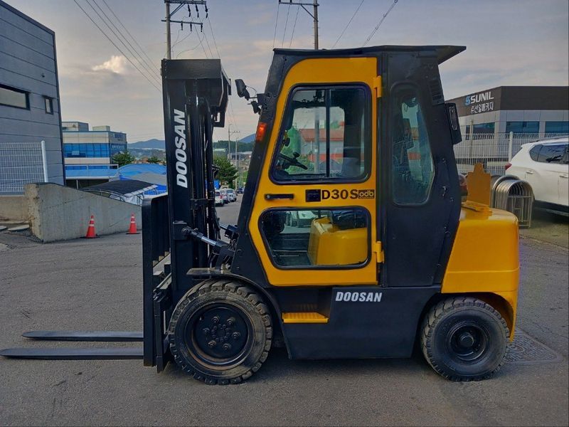 한효진님의 장터 판매 상품 [두산 3톤 3단마스트 디젤 중고지게차 ] 첨부 사진