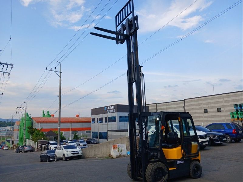 한효진님의 장터 판매 상품 [두산 3톤 3단마스트 디젤 중고지게차 ] 첨부 사진