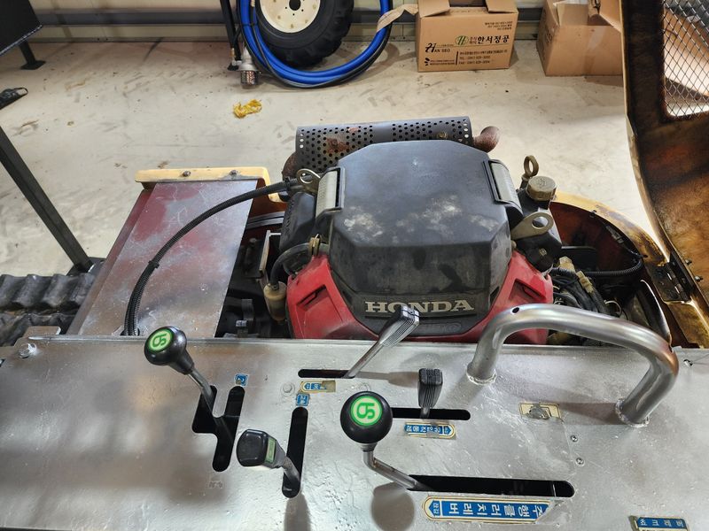 수리남3님의 장터 판매 상품 [농업용 소독차 궤도식(한성 감마엔진)] 첨부 사진