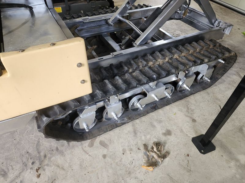 수리남3님의 장터 판매 상품 [농업용 소독차 궤도식(한성 감마엔진)] 첨부 사진