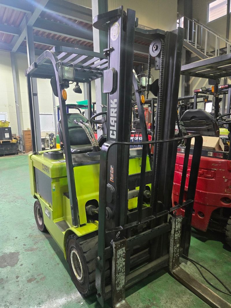 강대성님의 장터 판매 상품 [급매 클라크지게차2톤] 첨부 사진