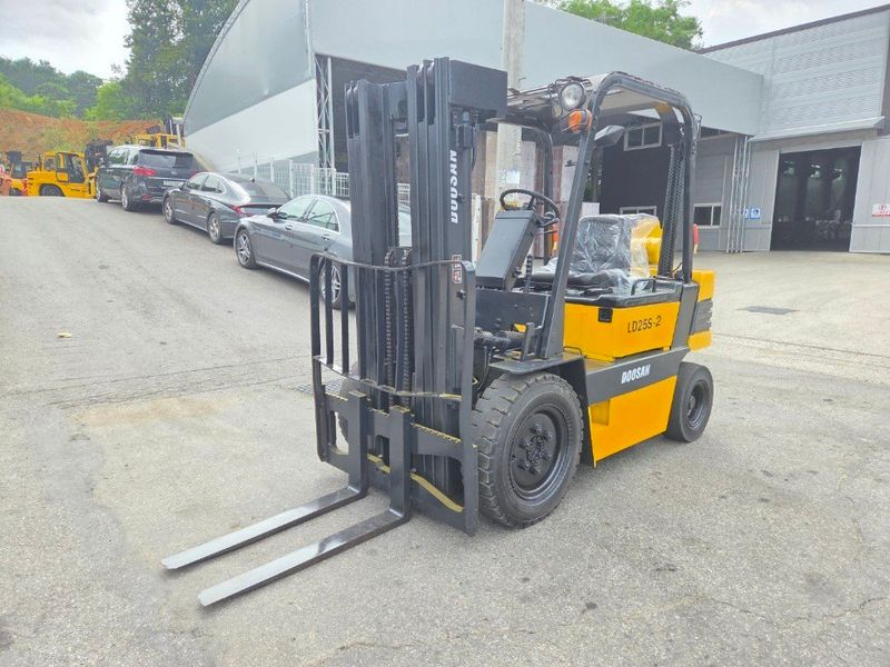 한효진님의 장터 판매 상품 [두산 2.5톤 3단 디젤 중고지게차 ] 첨부 사진