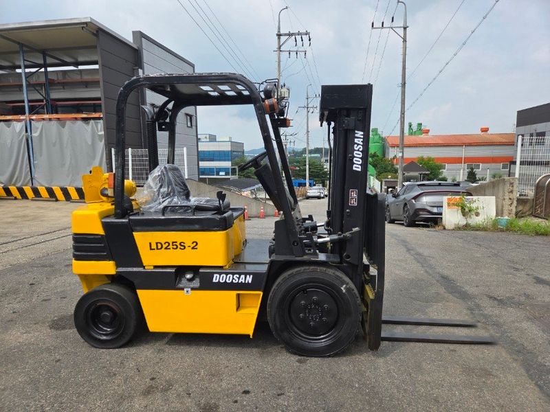 장터 상품 [두산 2.5톤 3단 디젤 중고지게차 ] 썸네일