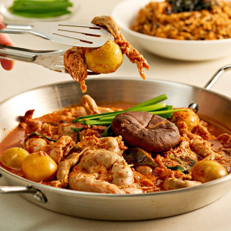 장터 상품 [특제소스로 만든 국내산 얼큰 닭내장탕 700g ] 썸네일