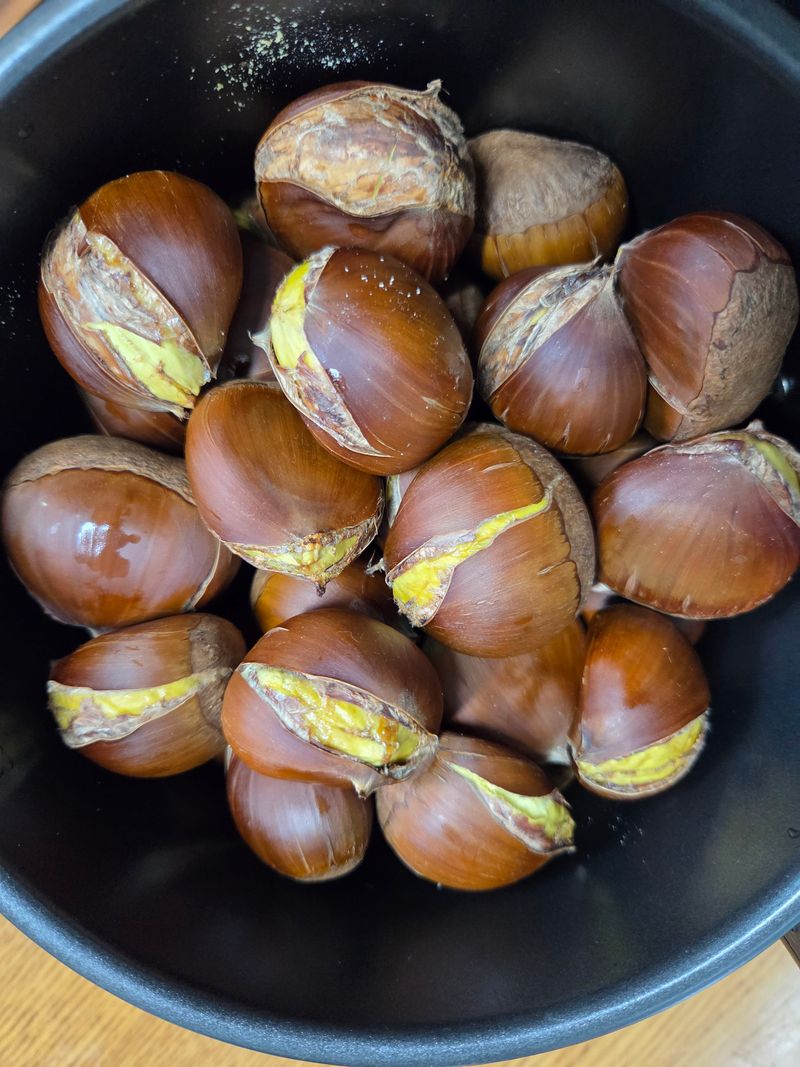 신연희님의 장터 판매 상품 [[판매완료] 뜨래밤(홀라당밤) 생밤,군밤용 2Kg] 첨부 사진