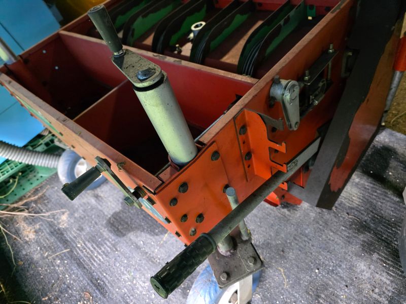 최도윤(중고농기계)님의 장터 판매 상품 [경운기장착용 마늘파종기 판매합니다 ] 첨부 사진