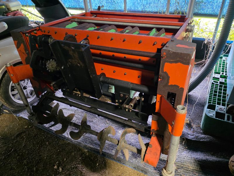 장터 상품 [경운기장착용 마늘파종기 판매합니다 ] 썸네일