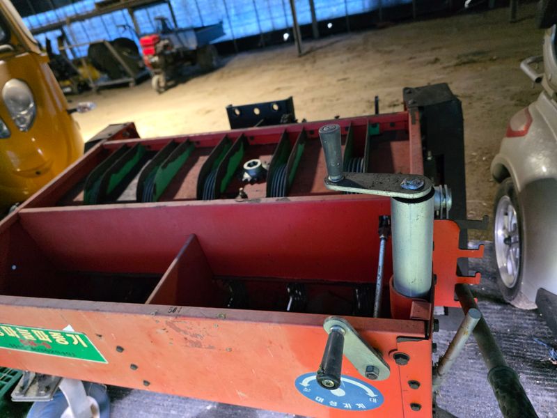 최도윤(중고농기계)님의 장터 판매 상품 [경운기장착용 마늘파종기 판매합니다 ] 첨부 사진