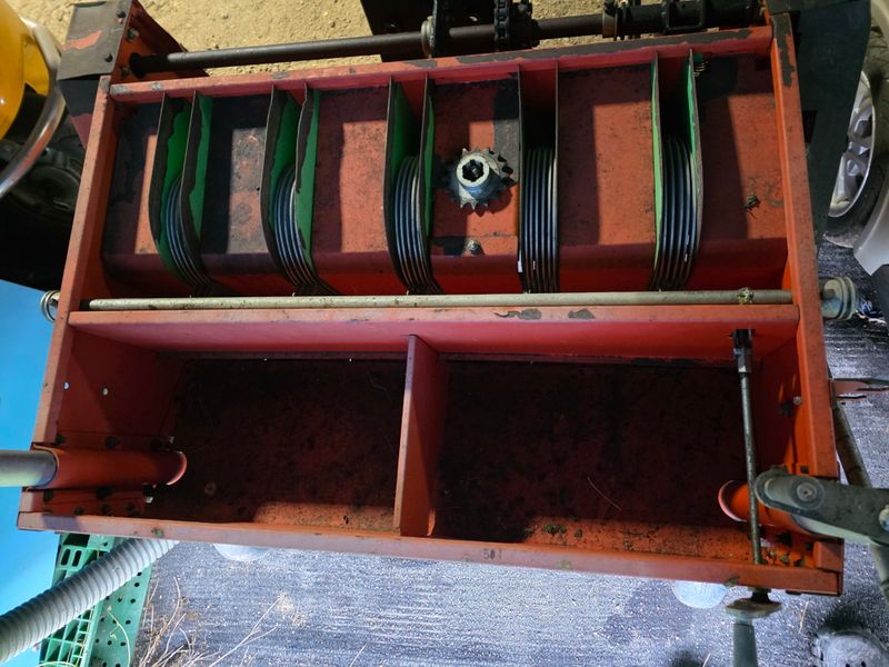 최도윤(중고농기계)님의 장터 판매 상품 [경운기장착용 마늘파종기 판매합니다 ] 첨부 사진