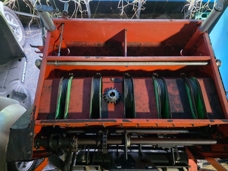 최도윤(중고농기계)님의 장터 판매 상품 [경운기장착용 마늘파종기 판매합니다 ] 첨부 사진