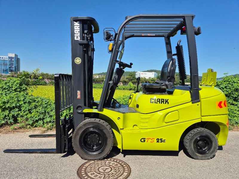 장터 상품 [클라크지게차 GTS2.5 자동발 판매] 썸네일