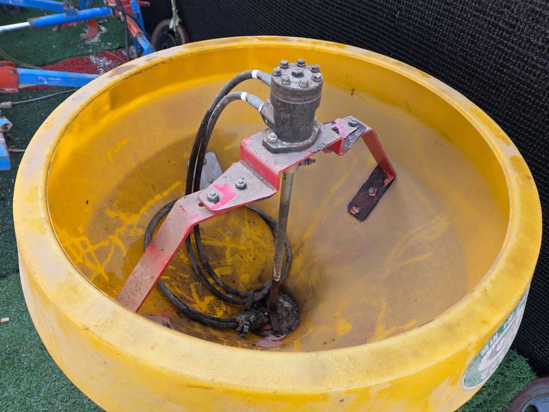 최도윤(중고농기계)님의 장터 판매 상품 [트렉터용 유압식 비료살포기 판매합니다] 첨부 사진