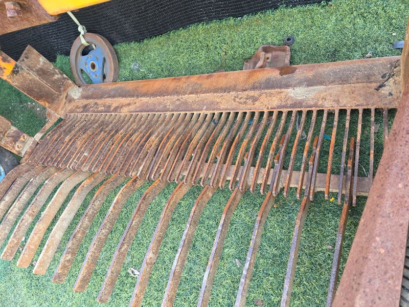 최도윤(중고농기계)님의 장터 판매 상품 [양파,마늘 등 땅속작물 수확기 판매합니다 ] 첨부 사진